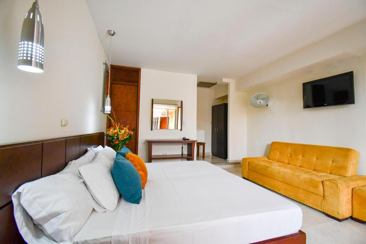 Hotel Monarca Armenia ภายนอก รูปภาพ