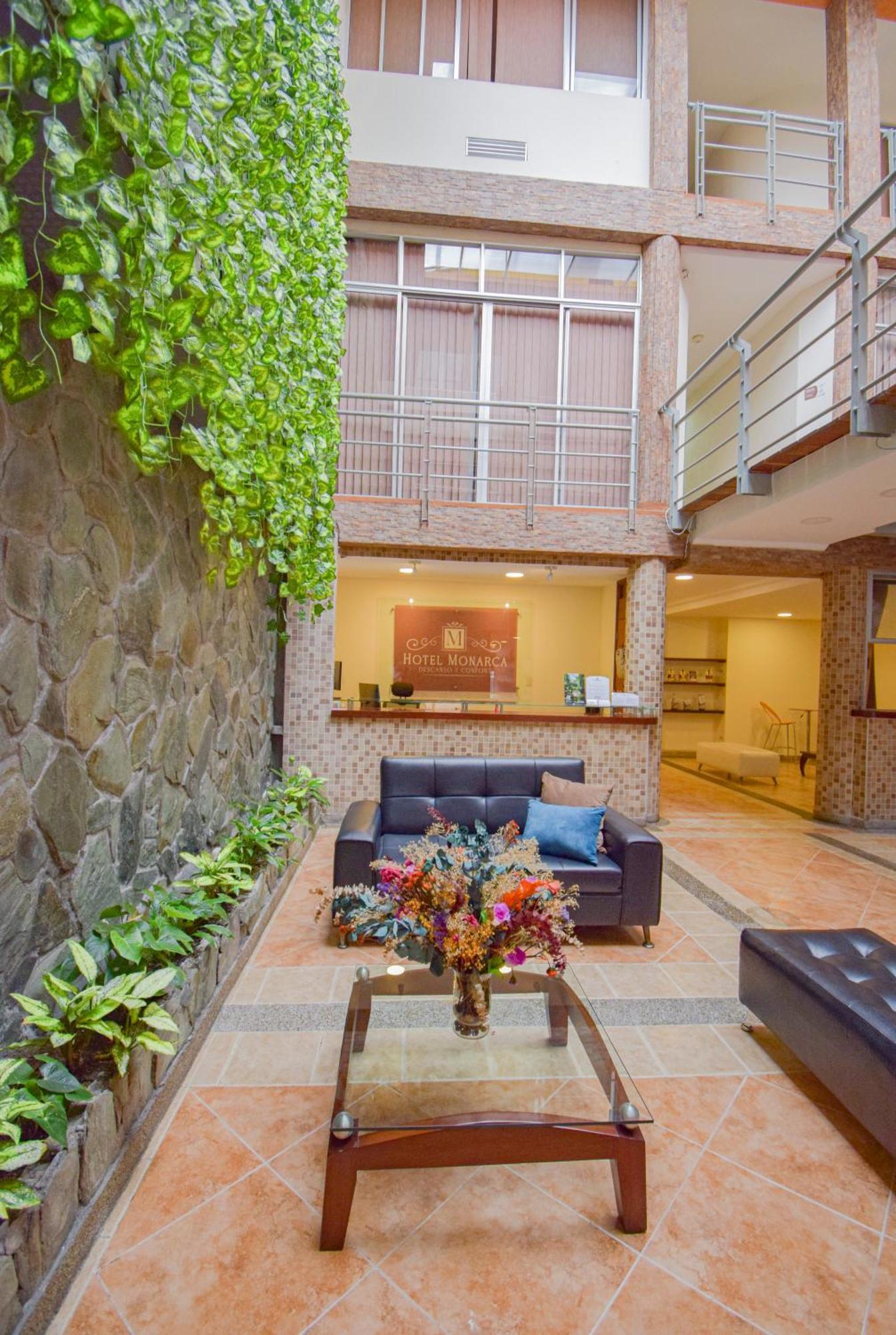 Hotel Monarca Armenia ภายนอก รูปภาพ